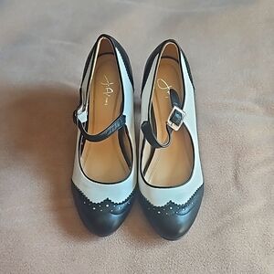 Vintage looking heels